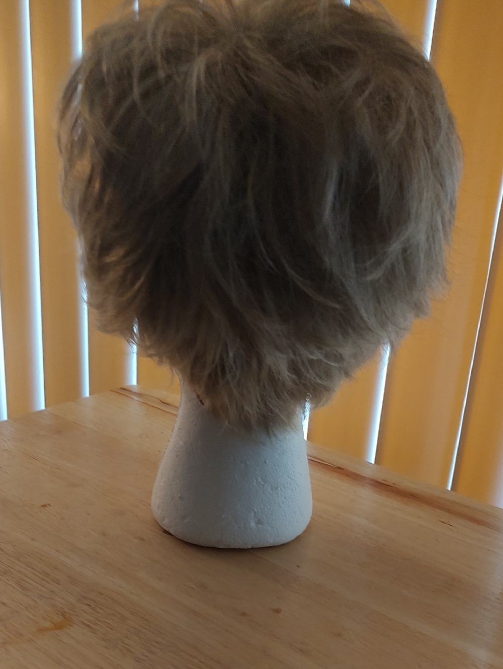 Short Layered Women's Wig in Frosted Blonde - Picture 3 of 5